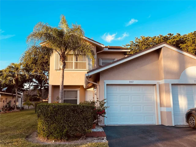 1117 W Lakes Dr, Deerfield Beach FL 33442