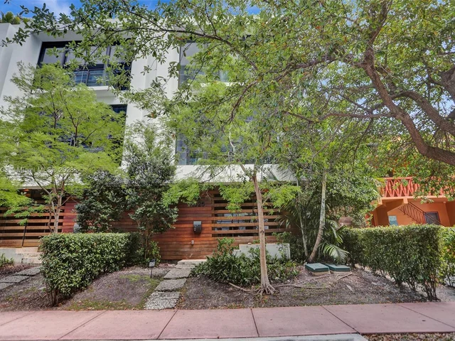 1525 Bay Rd # 1525, Miami Beach FL 33139