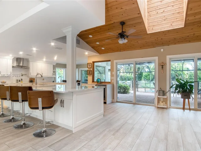 6174 NW 77th Ter, Parkland FL 33067