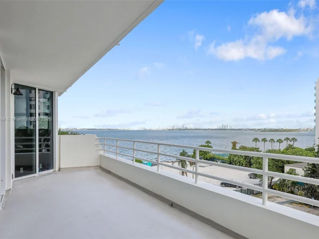 555 NE 34th St # 2007, Miami FL 33137