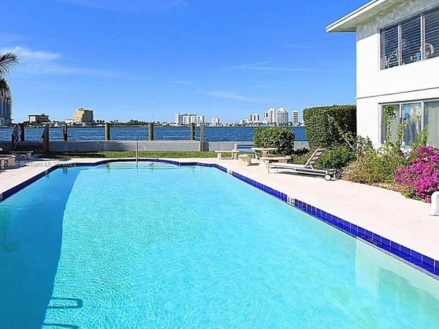 2250 Bay Dr # 3, Miami Beach FL 33141