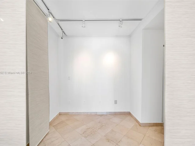 300 Bayview Dr # 1503, Sunny Isles Beach FL 33160