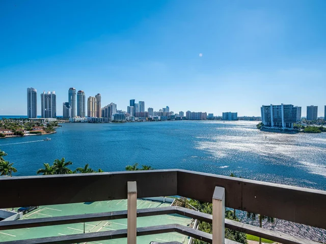 3600 Mystic Pointe Dr # 1213, Aventura FL 33180