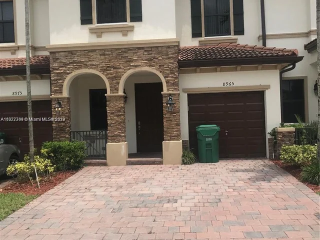 8965 NW 98th Ave, Doral FL 33178