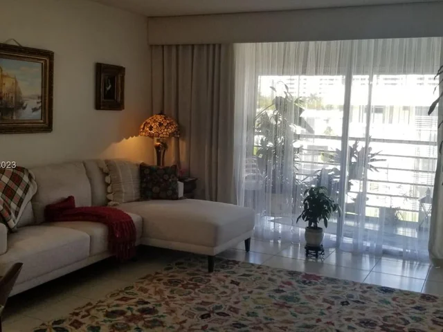 3551 NE 169th St # 408, North Miami Beach FL 33160