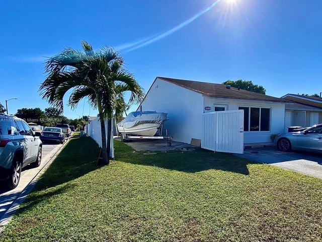 18800 NW 46th Ave, Miami Gardens FL 33055