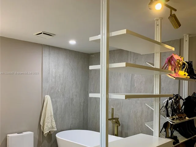 1800 NE 114th St # 2309, Miami FL 33181