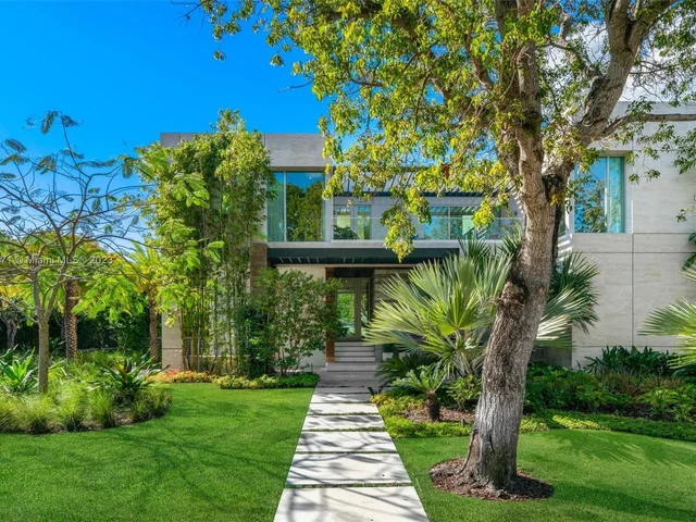 390 Pacific Rd, Key Biscayne FL 33149