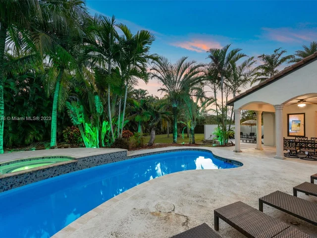 9425 SW 95th Ct, Miami FL 33176