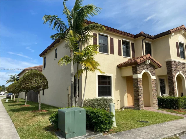 3203 SE 6th St # 3203, Homestead FL 33033