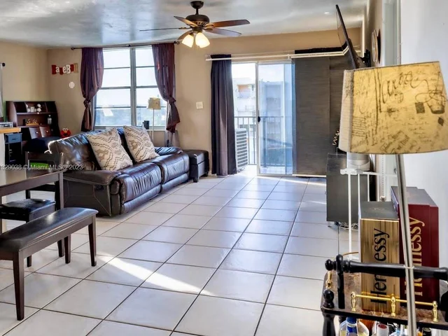 8024 Tatum Waterway Dr # 6C, Miami Beach FL 33141