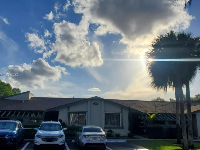 454 Lakeview Dr # 2, Weston FL 33326
