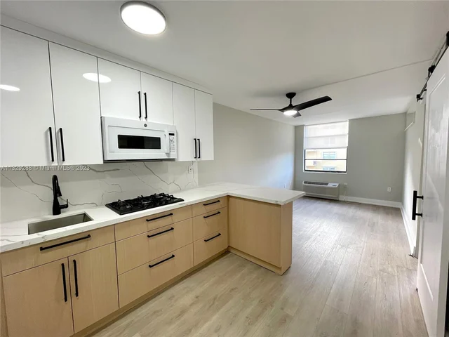 710 Washington Ave # 415, Miami Beach FL 33139