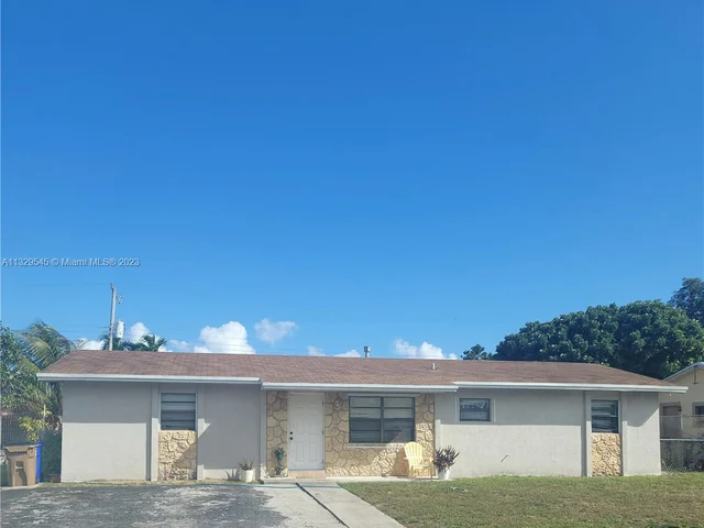 1270 SW 10th Ter, Deerfield Beach FL 33441