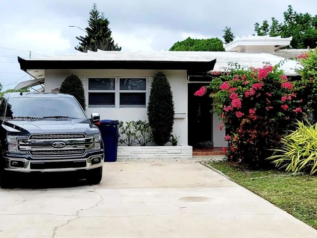 2113 NE 15th Ave, Wilton Manors FL 33305