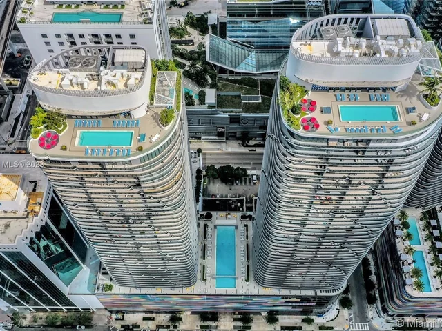 55 SW 9 St # 1208, Miami FL 33130