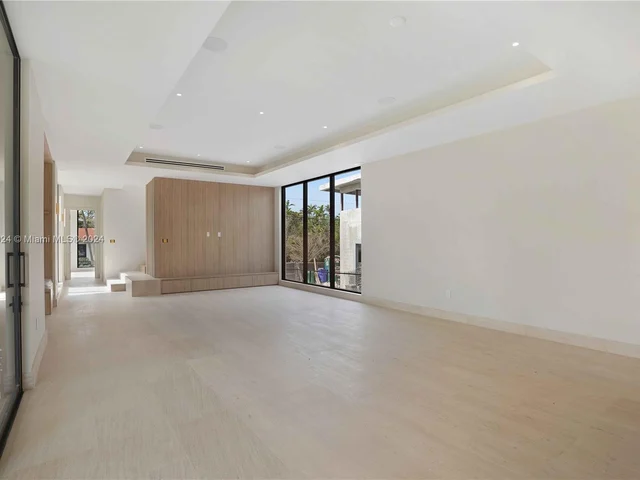 7621 NE 8th Ave, Miami FL 33138