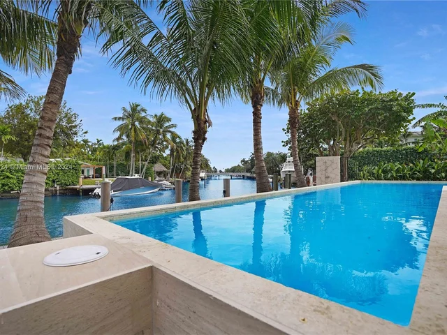 7621 NE 8th Ave, Miami FL 33138