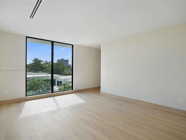 7621 NE 8th Ave, Miami FL 33138