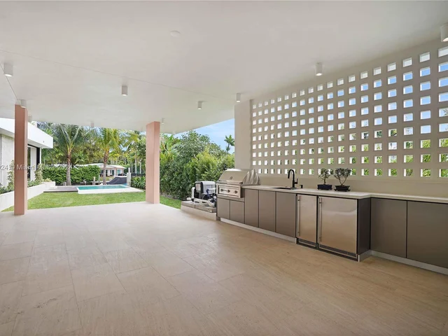 7621 NE 8th Ave, Miami FL 33138