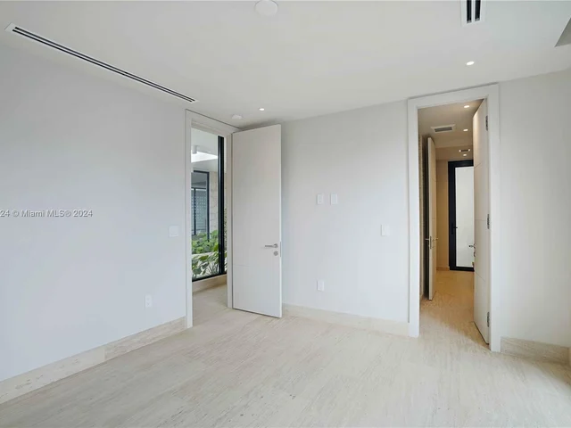 7621 NE 8th Ave, Miami FL 33138