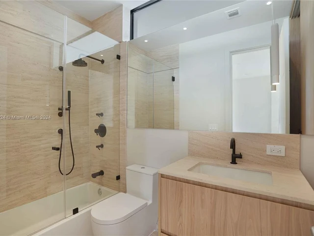 7621 NE 8th Ave, Miami FL 33138