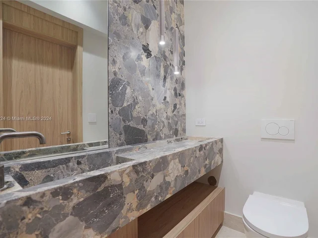 7621 NE 8th Ave, Miami FL 33138