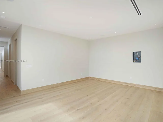 7621 NE 8th Ave, Miami FL 33138