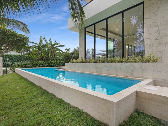 7621 NE 8th Ave, Miami FL 33138