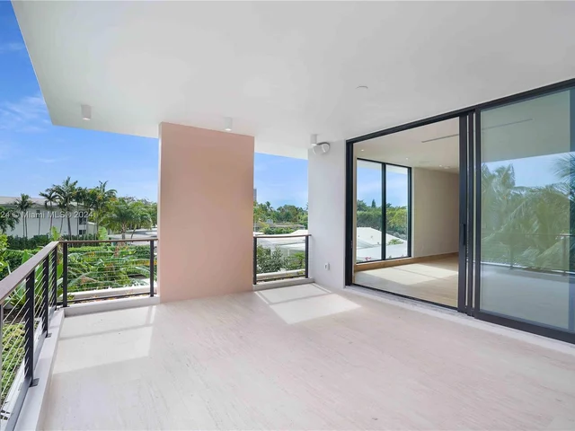 7621 NE 8th Ave, Miami FL 33138