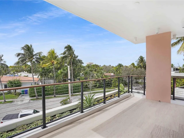 7621 NE 8th Ave, Miami FL 33138