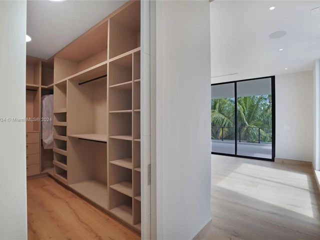 7621 NE 8th Ave, Miami FL 33138