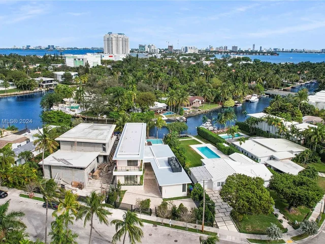 7621 NE 8th Ave, Miami FL 33138