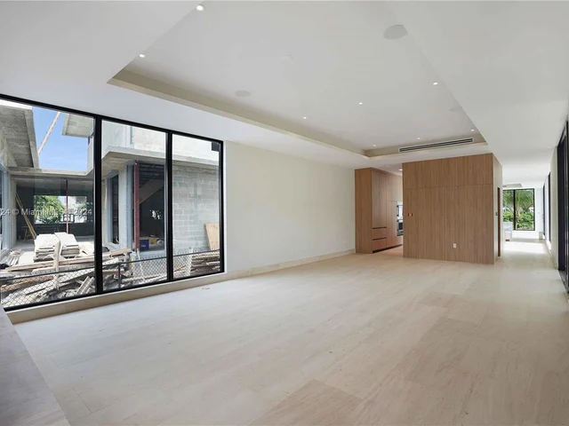 7621 NE 8th Ave, Miami FL 33138