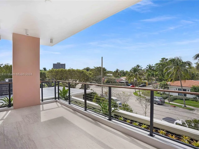 7621 NE 8th Ave, Miami FL 33138