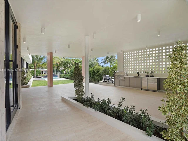 7621 NE 8th Ave, Miami FL 33138