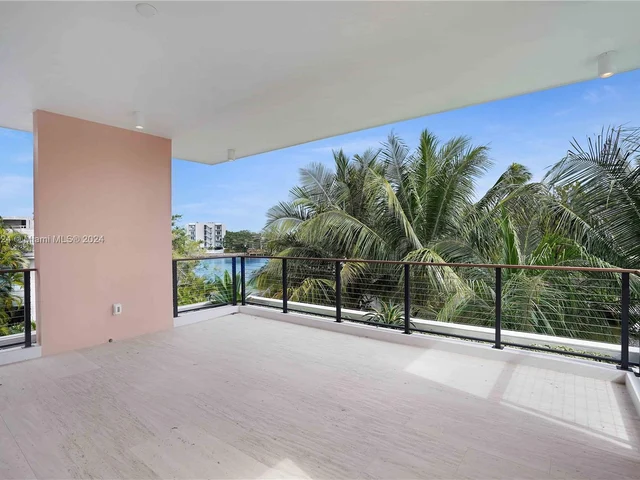 7621 NE 8th Ave, Miami FL 33138