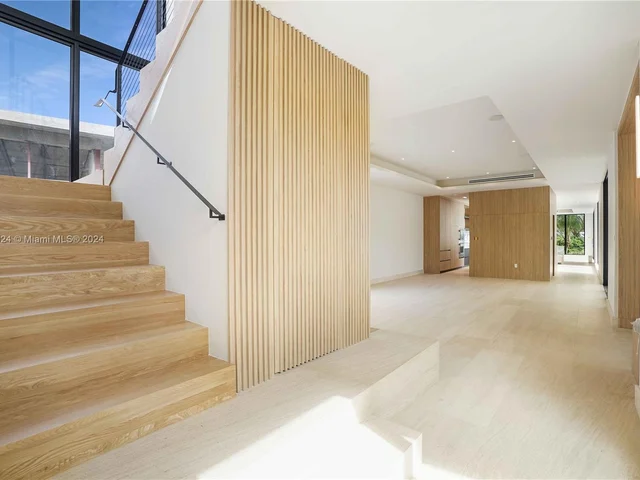 7621 NE 8th Ave, Miami FL 33138