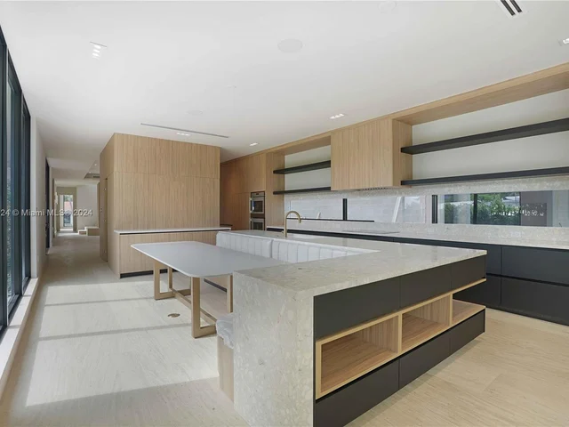 7621 NE 8th Ave, Miami FL 33138