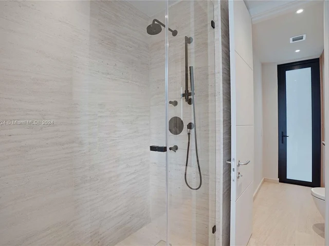 7621 NE 8th Ave, Miami FL 33138