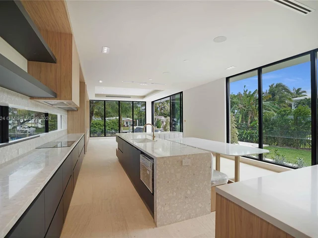 7621 NE 8th Ave, Miami FL 33138