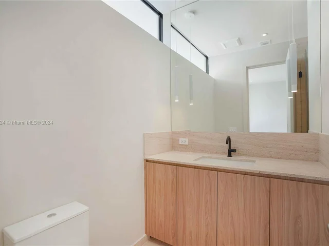 7621 NE 8th Ave, Miami FL 33138