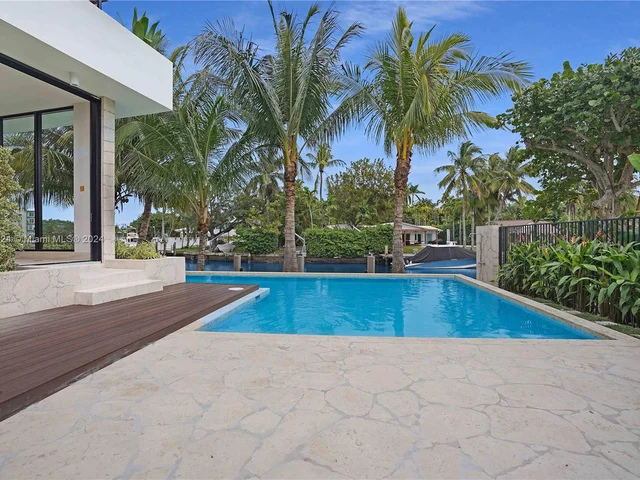 7621 NE 8th Ave, Miami FL 33138