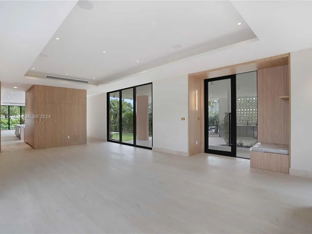 7621 NE 8th Ave, Miami FL 33138