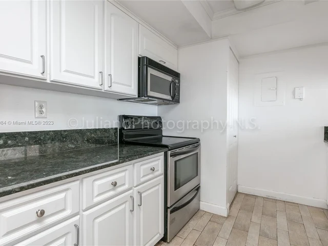 7601 E Treasure Dr # 1521, North Bay Village FL 33141