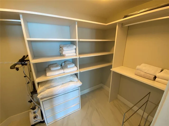 650 NE 32nd St # 4601, Miami FL 33137