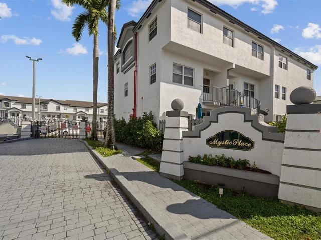 955 NW 82nd Ave # C, Miami FL 33126