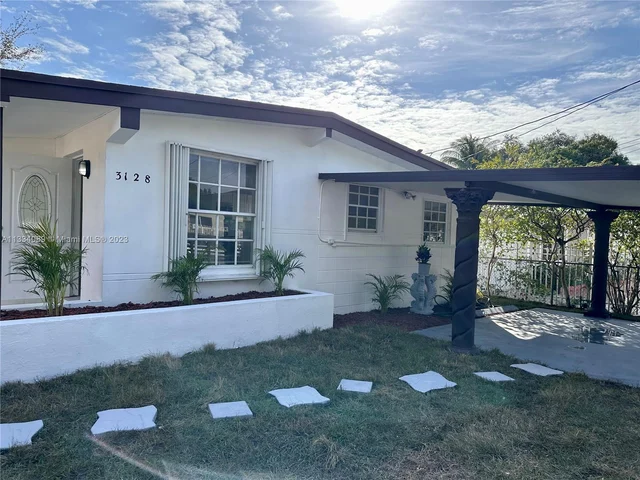 3128 NW 45th St, Miami FL 33142