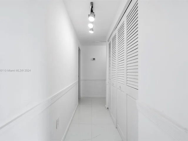 300 Bayview Dr # 210, Sunny Isles Beach FL 33160