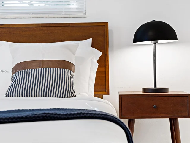 1304 NE 11th St # 1, Fort Lauderdale FL 33304